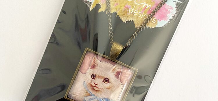 White Cat – Glass tile necklace